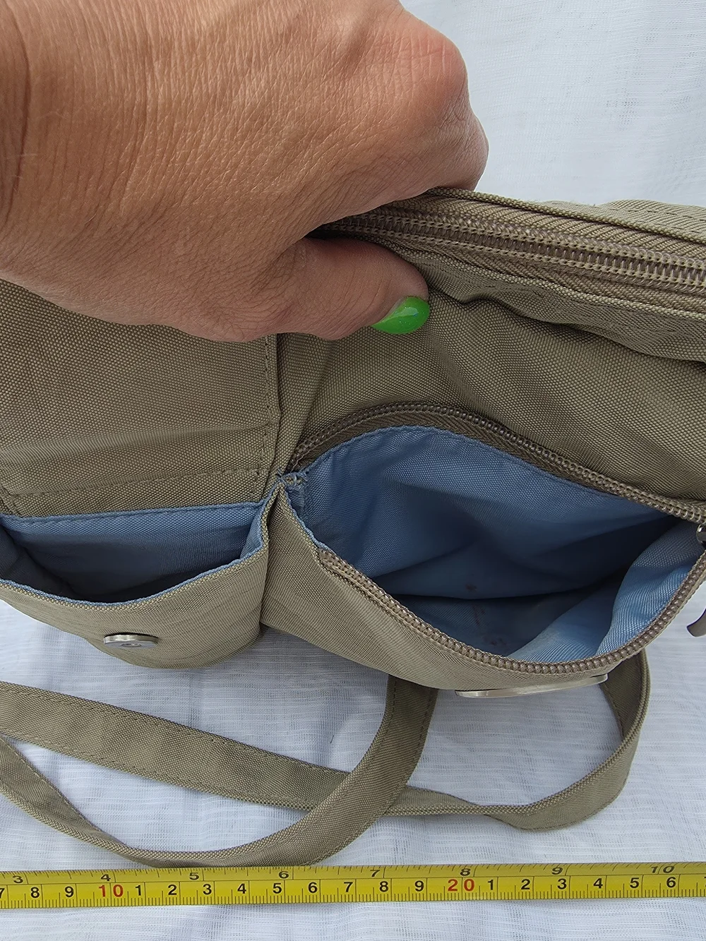 Baggallini Olive Crossbody Bag for Men - Compact Everyday Carry - Picture 3 of 9